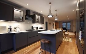 Stylish 2 Bed Home In The Heart Of Clifton